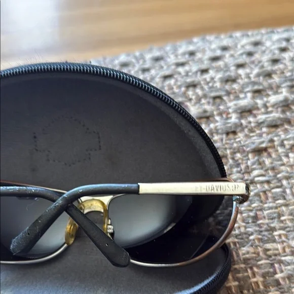 Harley-Davidson Black Sunglasses with Iconic Emblem - Picture 10 of 13